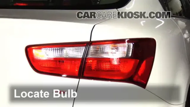 2013 Kia Rio LX 1.6L 4 Cyl. Sedan Luces Luz de reversa (reemplazar foco)